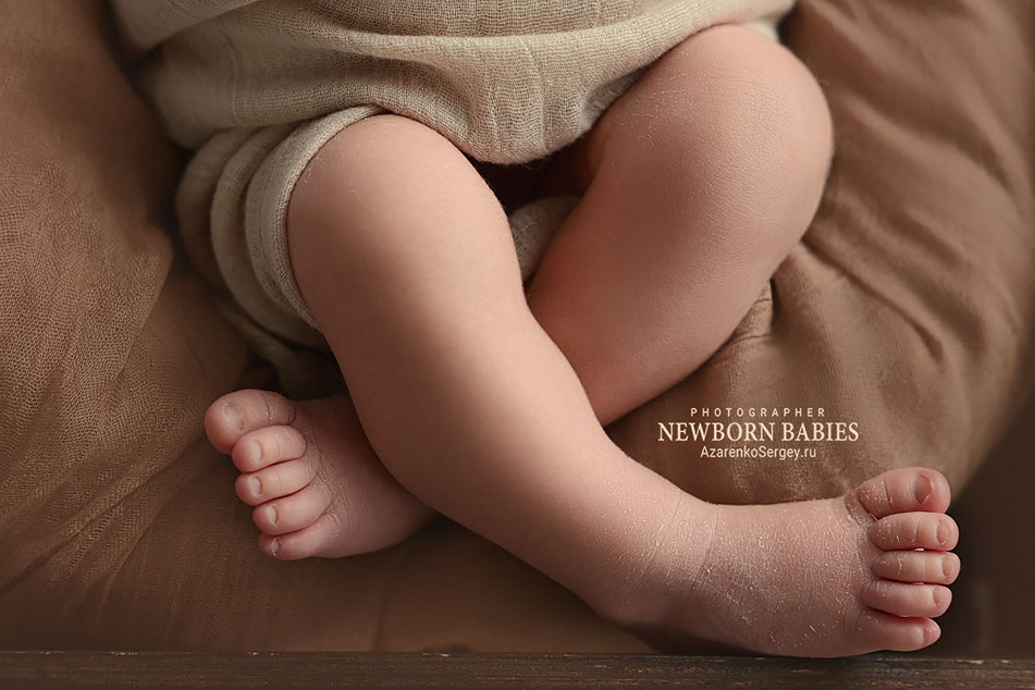 Вниманиек к деталям на съемке новорожденных Вниманиек к деталям на съемке новорожденных